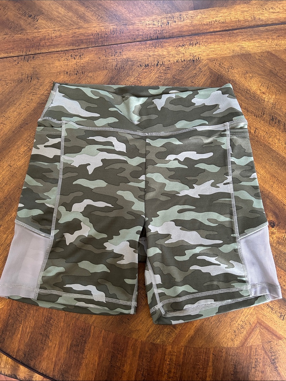Womens VS Pink Ultimate Camouflage Bike Short L with Media Pockets Mesh side leg